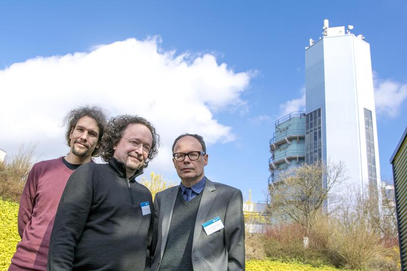 Dr. Nathanael Busch (v.l.), Bernhard Hennen und Prof. Dr. Hans Rudolf Velten.