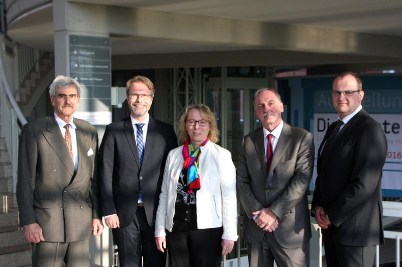 Von links nach rechts: Dr. Thomas Kritzler, Dr. Lutz Aschke, Bärbel Schilling, Dr. Hans van den Vlekkert und Matthias Lorenz.