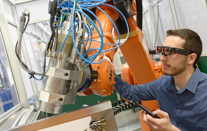 “oculavis.4D-instructor”, “oculavis.pick” and “oculavis.share” software modules permit Augmented Reality (AR) functions to be used in production, logistics and service applications