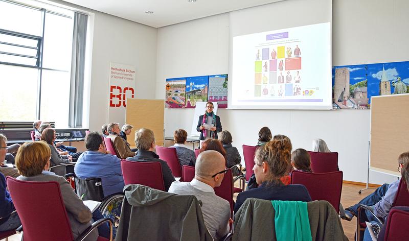 Auditorin Dr. Karoline Spelsberg-Papazoglou (Mitte) moderierte die Kick-Off-Veranstaltung des Diversity-Audits am 19. April 2016.