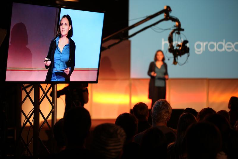 Rosa von Suess, Konferenzleiterin und Leiterin von c-tv, eröffnete die achte c-tv Konferenz.