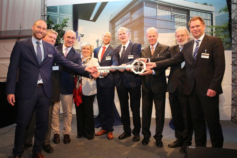 Ceremonial hand-over of the keys at Photonics Cluster