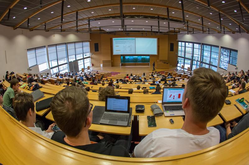 Vorlesung im Audimax der TU Ilmenau