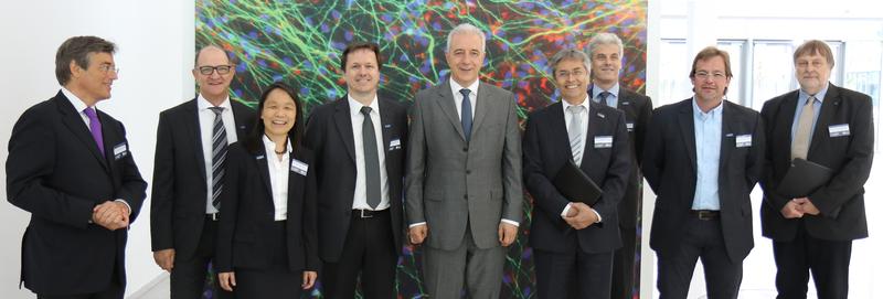 Sächsischer Ministerpräsident Stanislaw Tillich besucht CRTD der TU Dresden