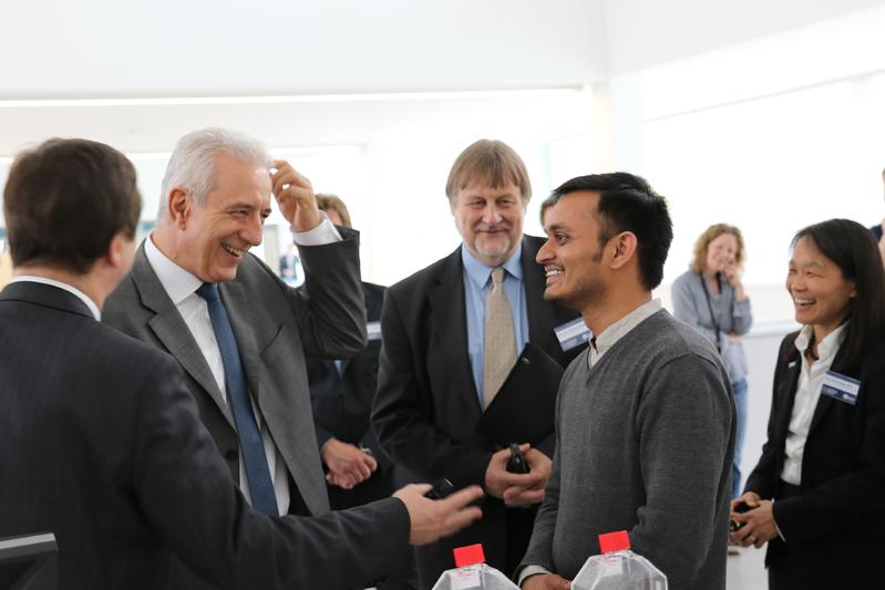 Sächsischer Ministerpräsident Stanislaw Tillich besucht CRTD der TU Dresden