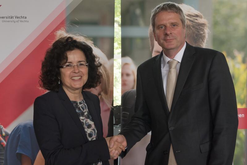 Ministerin Dr. Gabriele Heinen-Kljajić mit Präsident Prof. Dr. Burghart Schmidt.