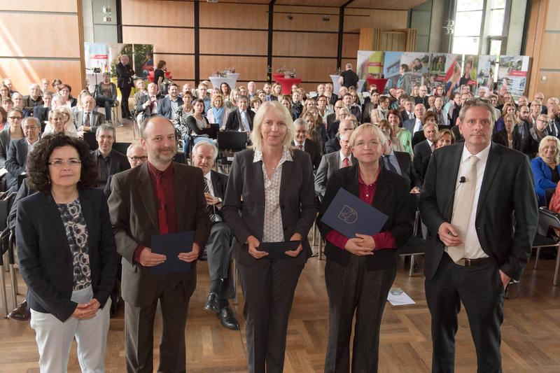 Das neue Präsidium mit Ministerin (v.l.): Dr. Gabriele Heinen-Kljajić, Prof. Dr. Michael Ewig, Prof. Dr. Martina Döhrmann, Dr. Marion Rieken und Prof. Dr. Burghart Schmidt.