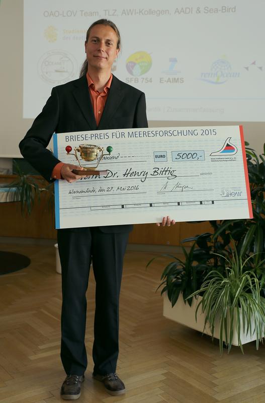 Der BRIESE-Preis 2015 geht an Dr. Henry Bittig. Die Jury würdigt damit seine wegweisende Entwicklung eines Systems zum Einsatz optischer Sauerstoffsonden auf autonomen Beobachtungsplattformen.