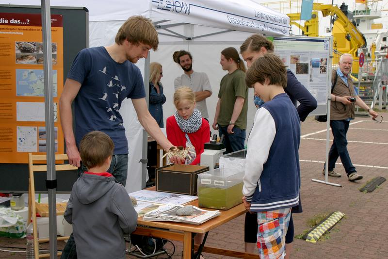 Ostseeforschung zum Anfassen: Der Ostseetag 2016 bietet zahlreiche Möglichkeiten, mit Wissenschaftlern ins Gespräch zu kommen und Neues zum "Meer vor der Haustür" aus erster Hand zu erfahren.