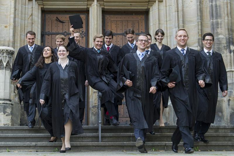 Erfolgreich: Absolventen des Teilzeit-Master-Studiengangs in Management der HHL Leipzig Graduate School of Management. Foto: HHL.