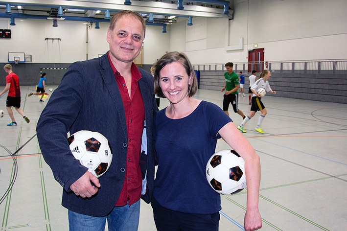Sportwissenschaftler Prof. Dr. Thomas Schack und Dr. Cornelia Frank wollen mit mentalem Training gegnerische Teams verblüffen.