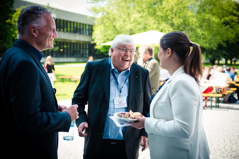 Prof. Dr. Karl-Werner Schulte im Gespräch im Rahmen der Konferenz; links Prof. Dr. Wolfgang Schäfers.