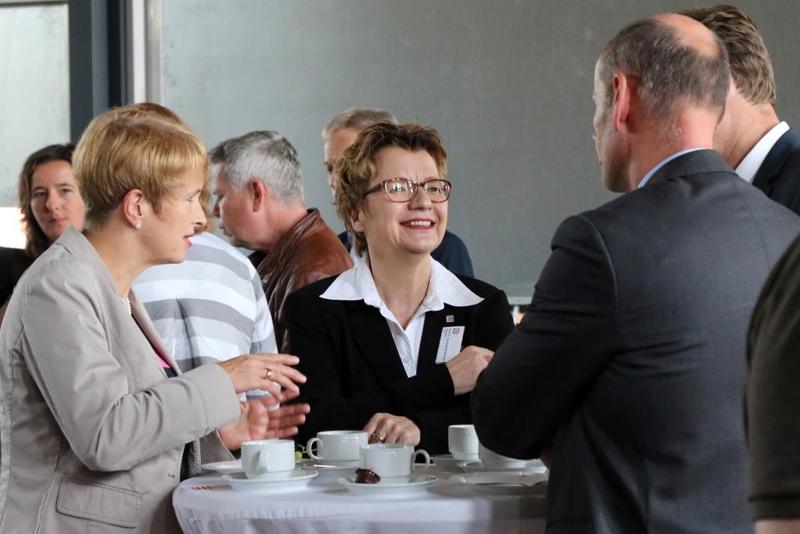 Angeregte Diskussion auf dem Regionalforum Duales Studium: Brandenburgs Wissenschaftsministerin Dr. Sabine Münch und THB-Präsidentin Prof. Dr.-Ing. B. Wieneke-Toutaoui
