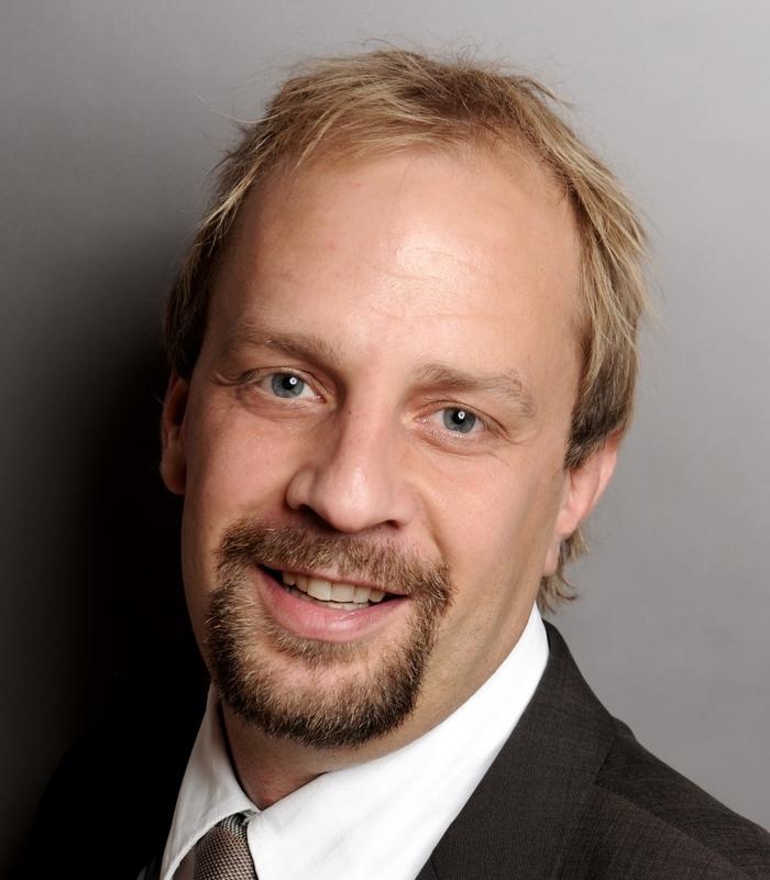 Dr. Christian Gahm erhält für seine Beiträge zur Schärfung des Profils der Augsburger Wirtschaftswissenschaften den in diesem Jahr zum zehnten Mal verliehenen Viermetz-Wissenschaftspreis.