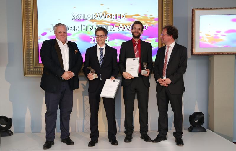 SolarWorld Junior Einstein Award 2016. (f.l.t.r.) Frank Asbeck, founder and CEO of SolarWorld, the award recipients Dr. Frank Feldmann and Dr. Udo Römer and jury chairman Dr. Holger Neuhaus. 