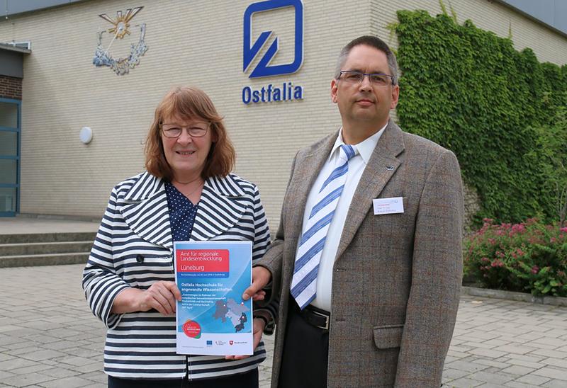 Jutta Schiecke, Landesbeauftragte, Amt für regionale Landesentwicklung Lüneburg und Prof. Dr. Klaus Röttcher, Ostfalia Hochschule