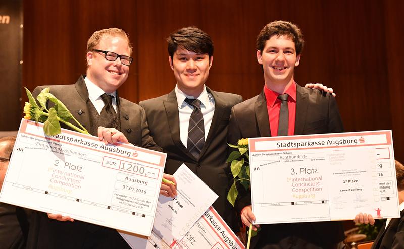 Die drei Gewinner der 1st International Conductors' Competition Augsburg (v. l.): Stefan Roth (2. Platz), Adrian Sit (1. Platz), Laurent Zufferey (3. Platz).