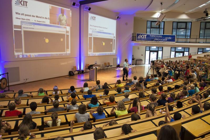 Wissenschaft und Forschung für Schülerinnen und Schüler zwischen sieben und 14 Jahren bietet die Kinder-Uni am KIT 