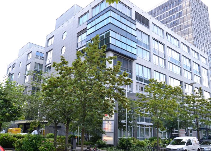 Gebäude an der Theodor-Heuss-Allee 108, Zugang über Franklinstraße.