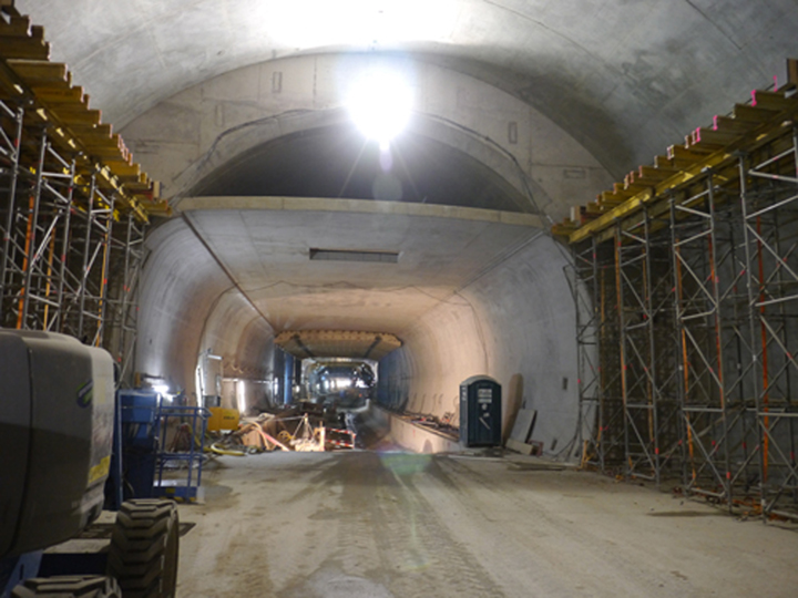 Der über 2 km lange Einhorn-Tunnel in Schwäbisch Gmünd während der Bauphase; Freigabe des Tunnels am 25. November 2013.