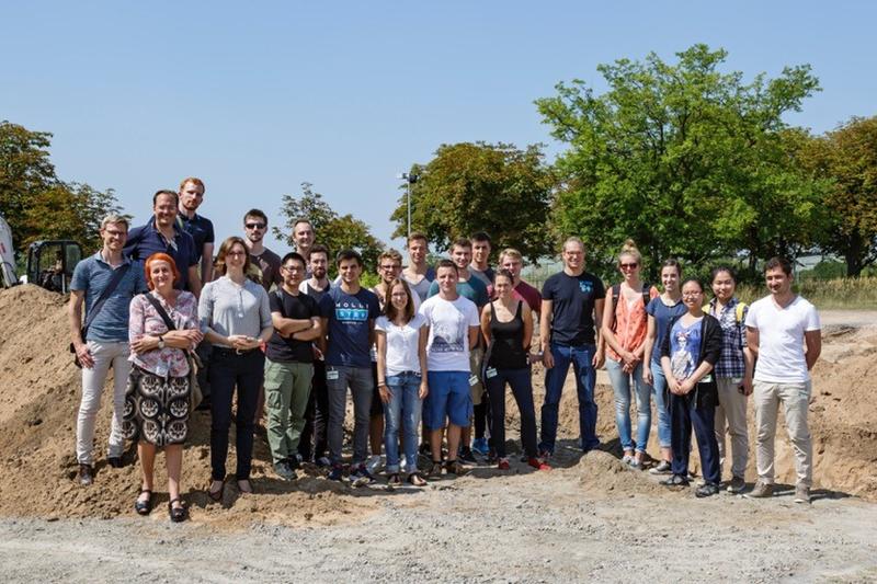 Die Kaiserslauterer Studentinnen und Studenten haben in diesen Tagen damit begonnen, den von ihnen entworfenen Holzpavillon auf dem ehemaligen Kasernengelände zu bauen. 