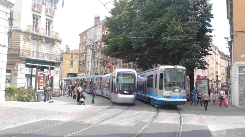 Straßenbahnen prägen das Stadtbild  - Grenoble