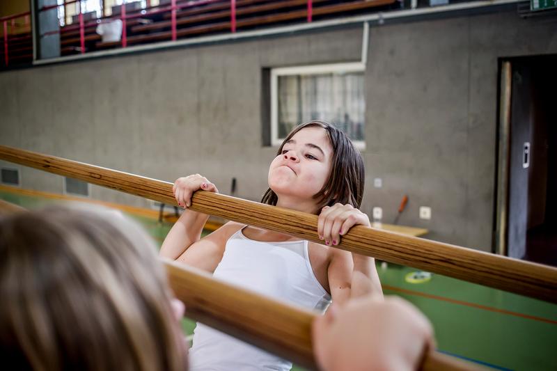 Klimmzug – Humboldt-Gymnasium Potsdam Bildunterschrift: Gesucht sind Schulen, die Herausforderungen meistern. 