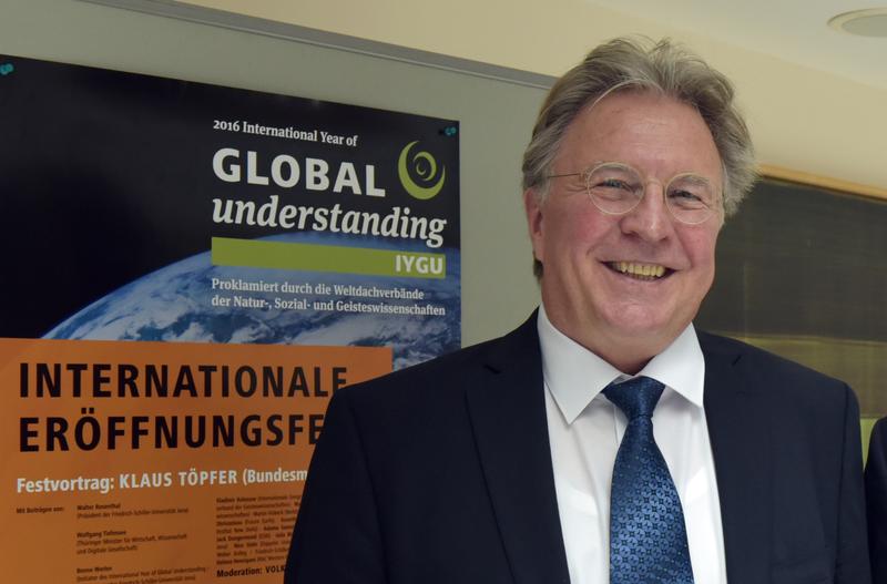 Der Sozialgeograph Prof. Dr. Benno Werlen ist mit dem dem Laureat d’honneur 2016 der Internationalen Geographischen Union ausgezeichnet worden. 