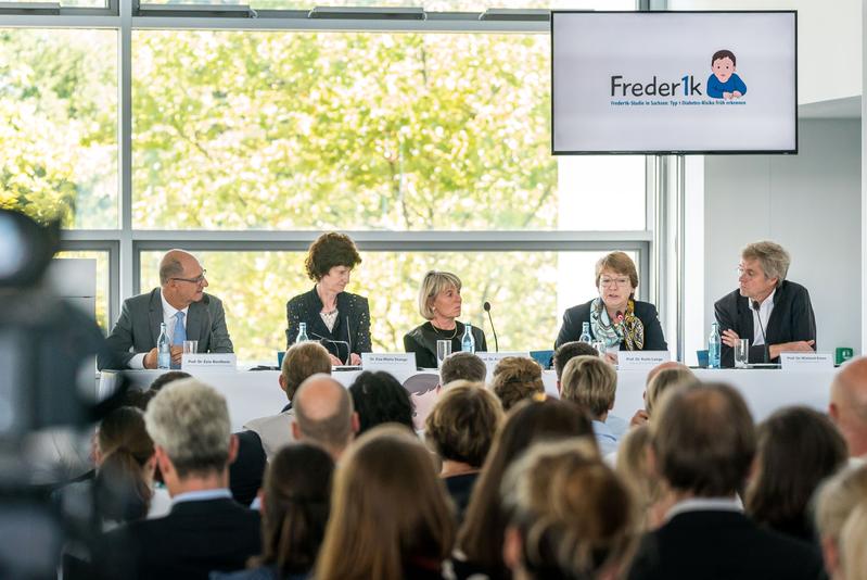 Pressekonferenz im CRTD zum Auftakt der Frederi1k-Studie - mit Schirmherrin Dr. Eva-Maria Stange, Sächsische Staatsministerin für Wissenschaft und Kunst (2.v.l.). 