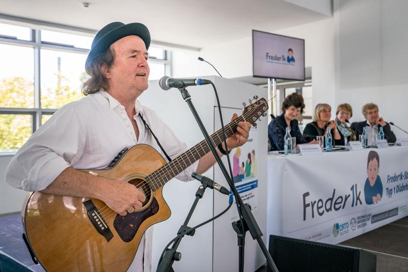 Bei der Auftakt-Pressekonferenz mit dabei: Liedermacher Gerhard Schöne, Pate der Freder1k-Studie.