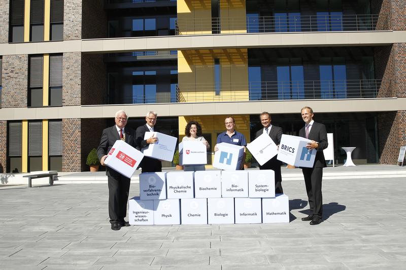 Prof. Jürgen Hesselbach, Prof. Dirk Heinz, Ministerin Dr. Gabriele Heinen-Kljajić, Prof. Dieter Jahn, Sprecher des BRICS, Oberbürgermeister Ulrich Markurth, Prof. Jörg Overmann, Leiter d.