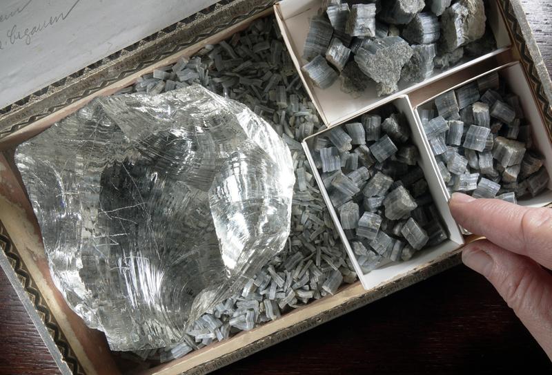 Bruchstück eines technischen Glases. Ab 8. September wird in einer Sonderausstellung der Uni Jena gezeigt, auf welche Art sich Johann Wolfgang Döbereiner (1780-1849) mit Mineralien beschäftigte.