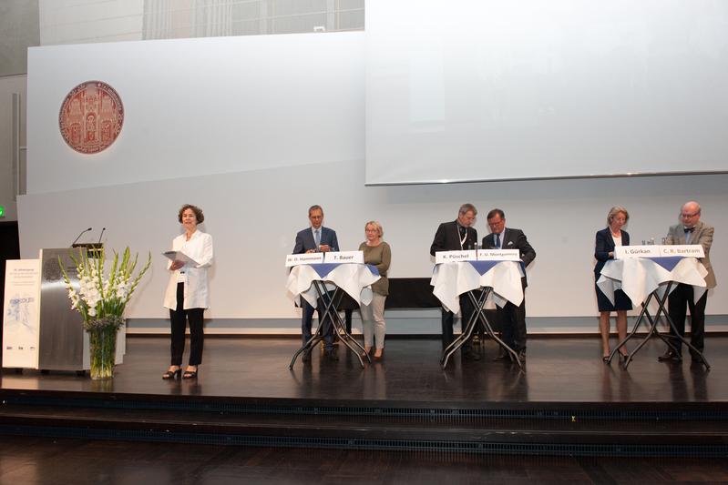 Podiumsdiskussion zur zukünftigen Entwicklung der Rechtsmedizin.