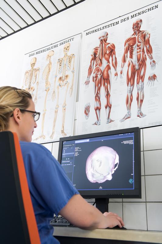 m Universitätsklinikum Heidelberg gehört die Nutzung modernster bildgebender Verfahren zum Standard der rechtsmedizinischen Untersuchung.
