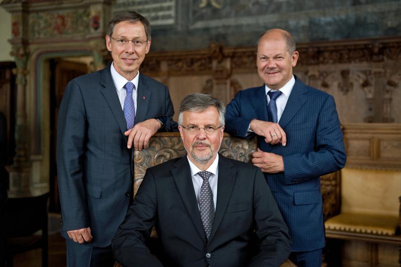 Bremens Bürgermeister Carsten Sieling (li.) und Hamburgs Erster Bürgermeister Olaf Scholz (re.) mit Bundessozialgerichtspräsident Peter Masuch.