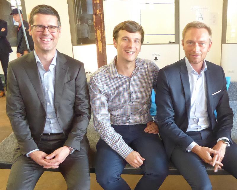 V.r.n.l.: Christian Lindner (FDP), Dr. Erik Weber (SpinLab - The HHL Accelerator) und Dr. Joachim Lamla (Porsche Leipzig). Fotoquelle: HHL.