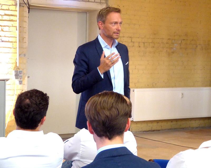 Christian Lindner (FDP) diskutiert im SpinLab – The HHL Accelerator über Gründertum. Fotoquelle: HHL.