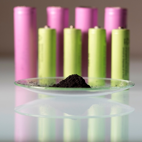 Wertvolle Batteriematerialien sollen durch ein neues Verfahren zurückgewonnen werden.