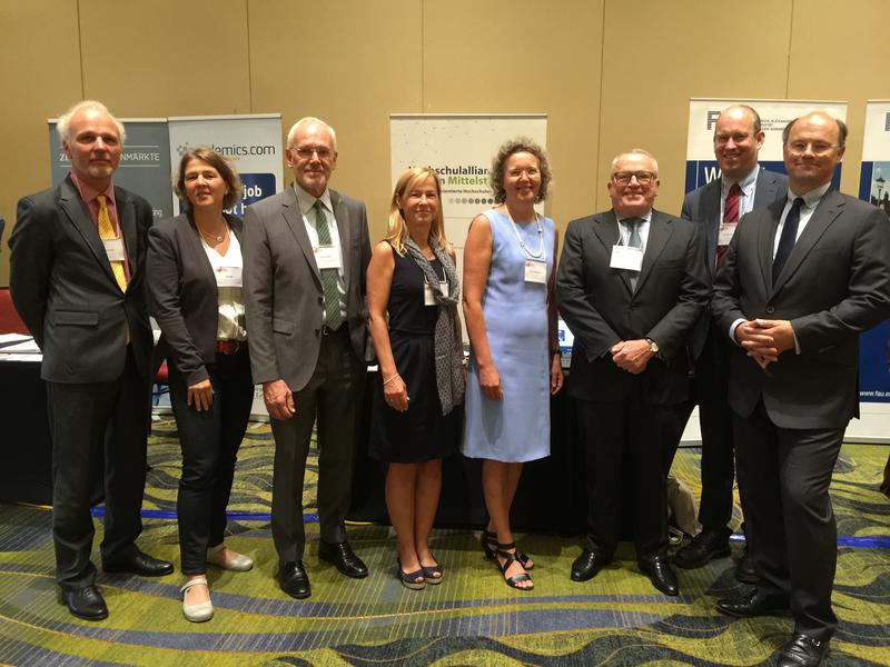 Die Hochschulallianz für den Mittelstand auf der GAIN Conference in Washington D.C. Rechts Hochschulpräsident Prof. Dr. Hans-Hennig von Grünberg, Vorsitzender der HAfM. 