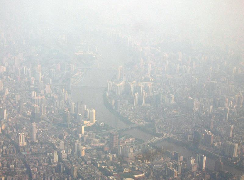 Das neue Modell liefert eine quantitative Grundlage, um die Bedeutung von Luftschadstoffen wie in der chinesischen Megastadt Guangzhou, hier während eines Smogs, zu bewerten.