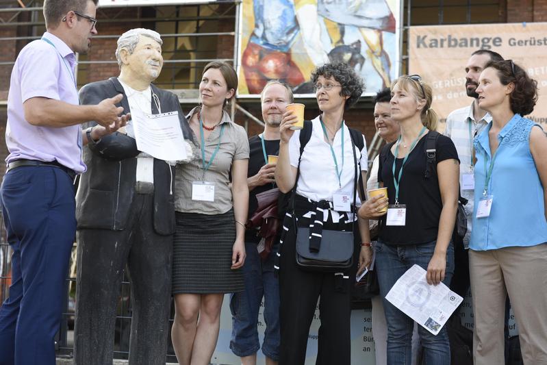 Participants of the IST-conference exploring the Wuppertal transition quarter Arrenberg
