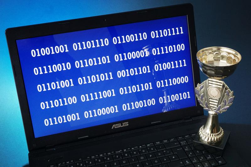 Auf die Schüler, die im Finale des Bundeswettbewerbs Informatik an der Uni Jena gegeneinander antreten, warten schwierigere Aufgaben, als das Lesen dieses Binärcodes ("Informatik Olympiade").