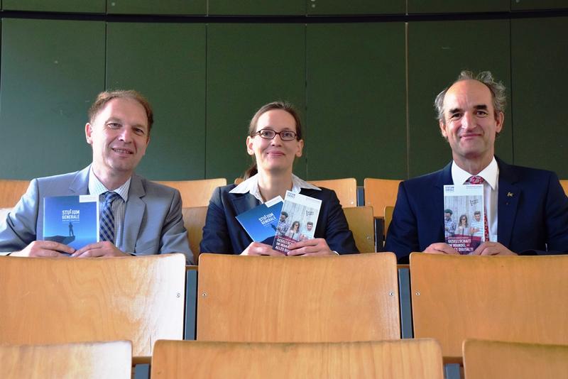 Prof. Dr. Wilhelm Buckermann, Britta Machoy und Prof. Dr. Christian Maercker (von links) bei der Vorstellung des Studium Generale.