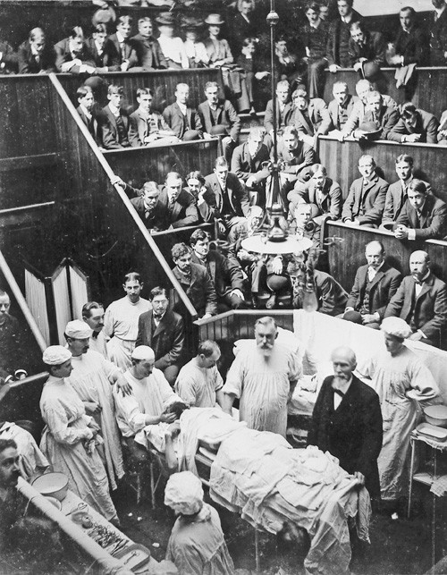 Bildzeile: Akademischer und klinischer Lehrer: Im Rahmen des akademischen Unterrichts hielt Czerny Vorlesungen über allgemeine Chirurgie und Geschwulstlehre und erteilte Operationskurse.