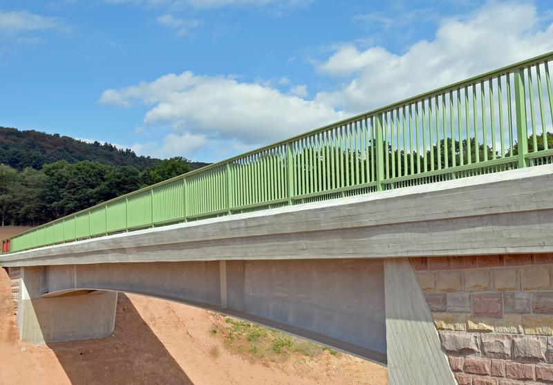 Feuerverzinkte Stahlverbundbrücke über die Erweiterung der A44 