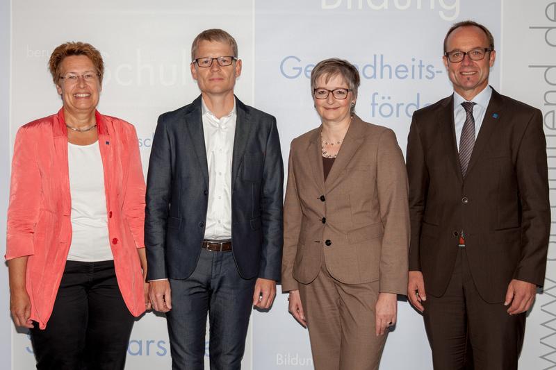 In der Mitte Prorektor Prof. Dr. Carsten Heinze und Prorektorin Prof. Dr. Claudia Vorst mit der Rektorin der PH Schwäbisch Gmünd Prof. Dr. Astrid Beckmann und dem Kanzler Edgar Buhl.