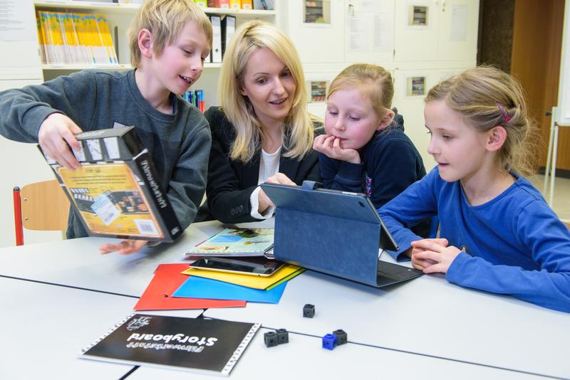 Wie Smartphone, Tablet und Co. sinnvoll in der Bildung Einsatz finden, können Interessierte bei ´Digitale Bildung für alle´ erleben. Julia Knopf (Foto) und Silke Ladel organisieren die Veranstaltung.