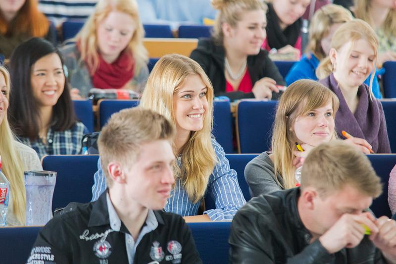 Foto: Wer einmal eine reguläre Vorlesung seines Wunsch-Studiengangs erleben möchte, kann sich über das Schnuppervorlesungsverzeichnis anmelden.