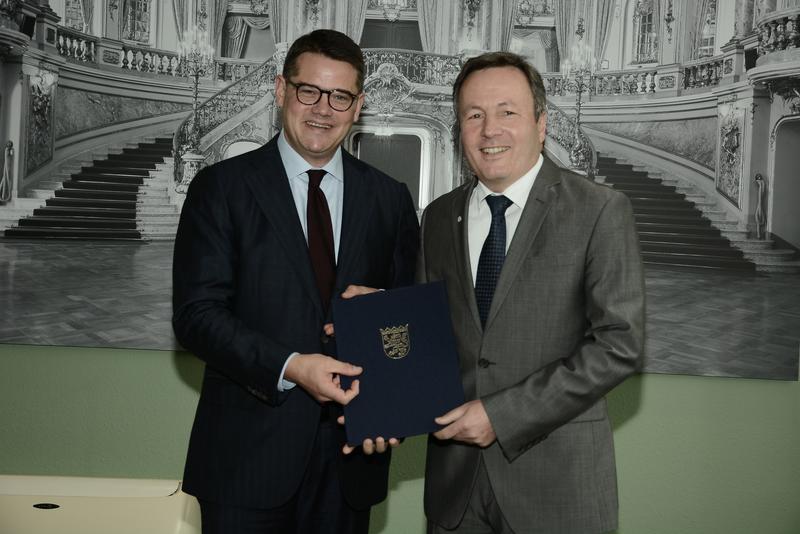 Wissenschaftsminister Boris Rhein (l.) und Hochschulpräsident Prof. Dr. Karim Khakzar