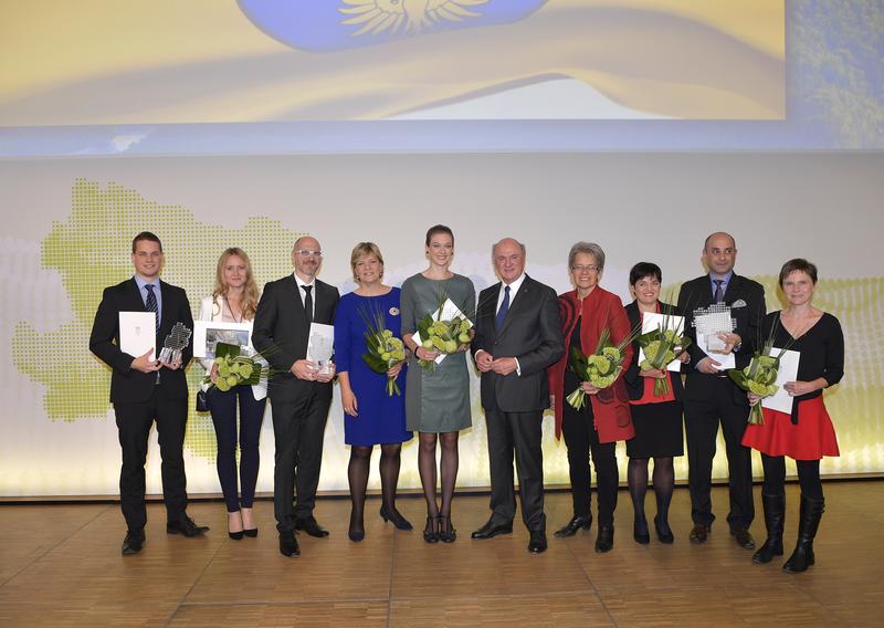 TrägerInnen des Anerkennungspreis des Landes NÖ für Wissenschaft 2016 (3. v. l.: Wolfgang Aigner) mit Landeshauptmann Erwin Pröll, Landesrätin Petra Bohuslav und Landesrätin Barbara Schw